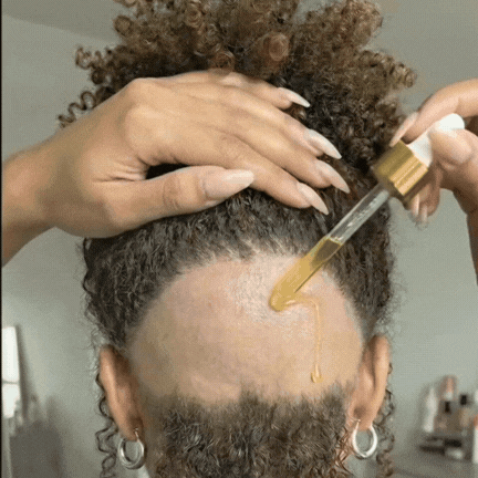 Donna con capelli folti e luminosi